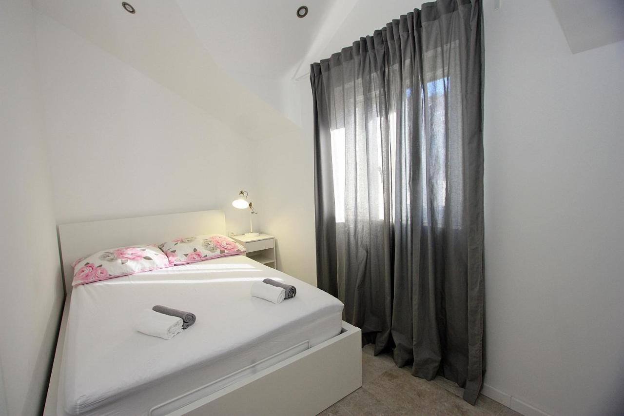 Apartman Ivana Supetar Buitenkant foto